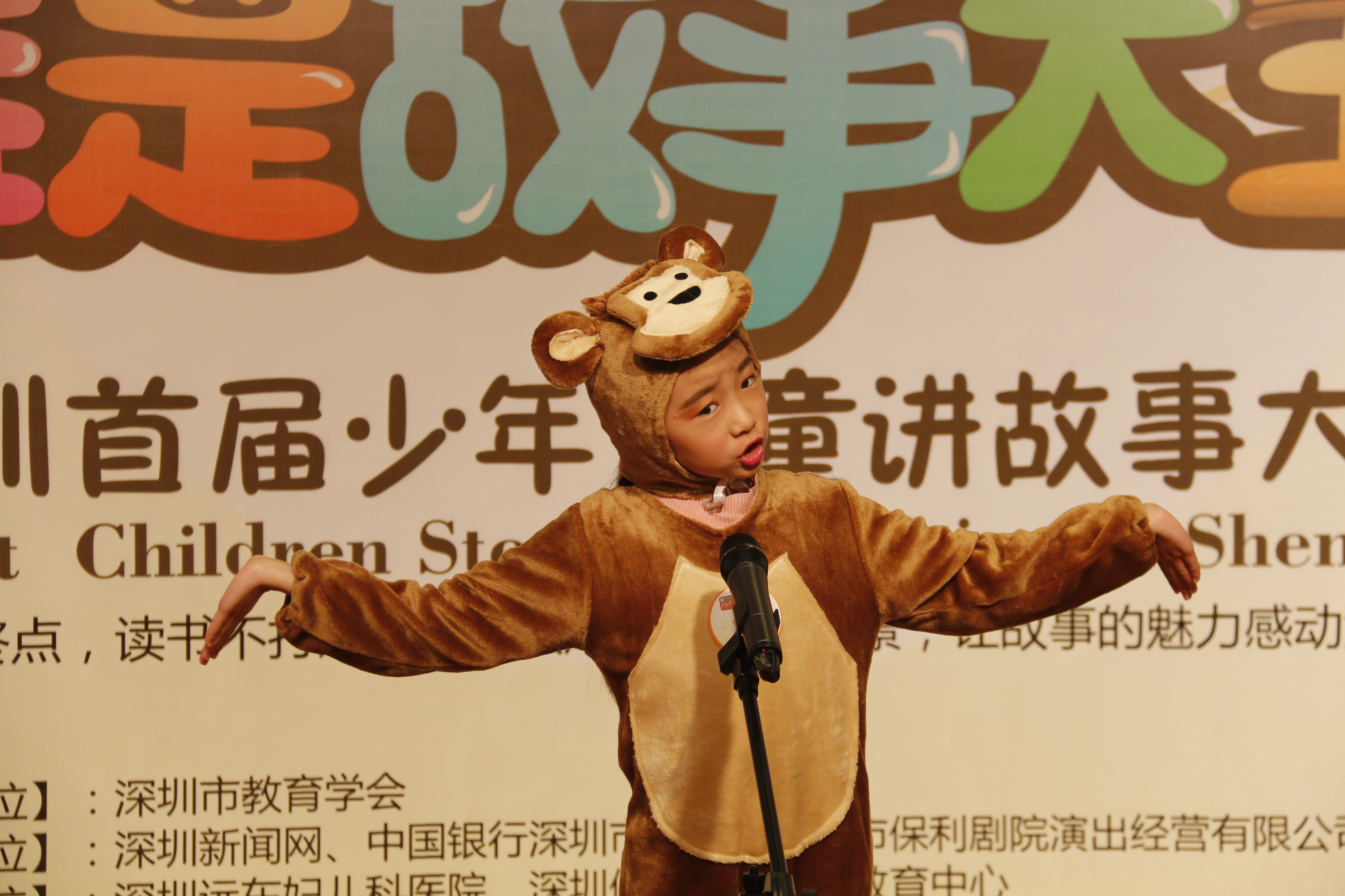 表情、動(dòng)作、著裝、演講面面俱到